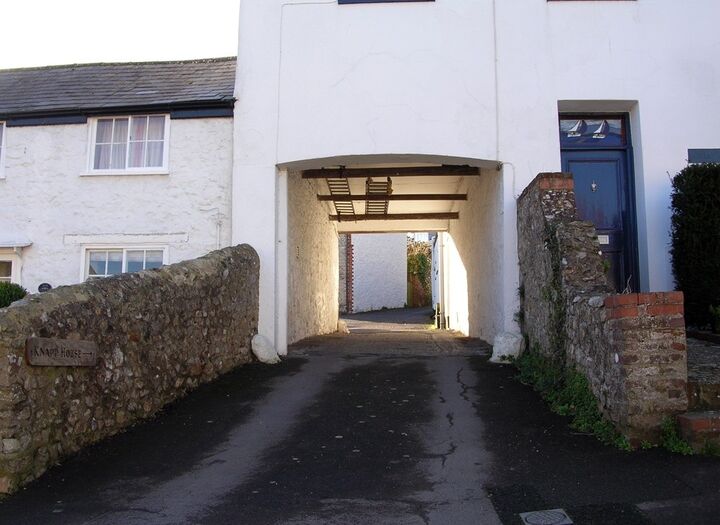 Archway-to-Knapp-House-1e1f705026.jpg